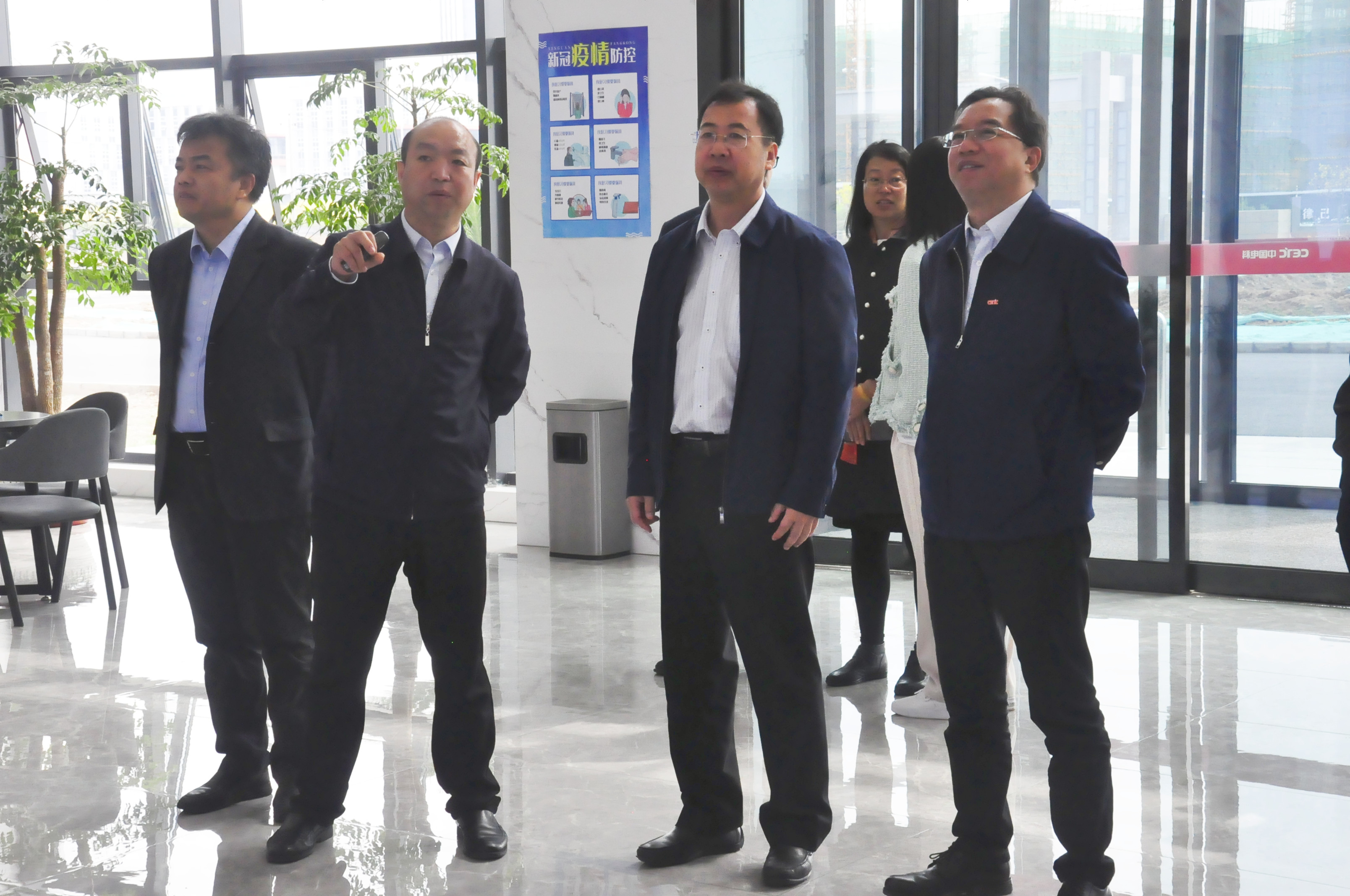 有研集团党委书记、董事长赵晓晨到中电科半导体材料有限公司参观交流